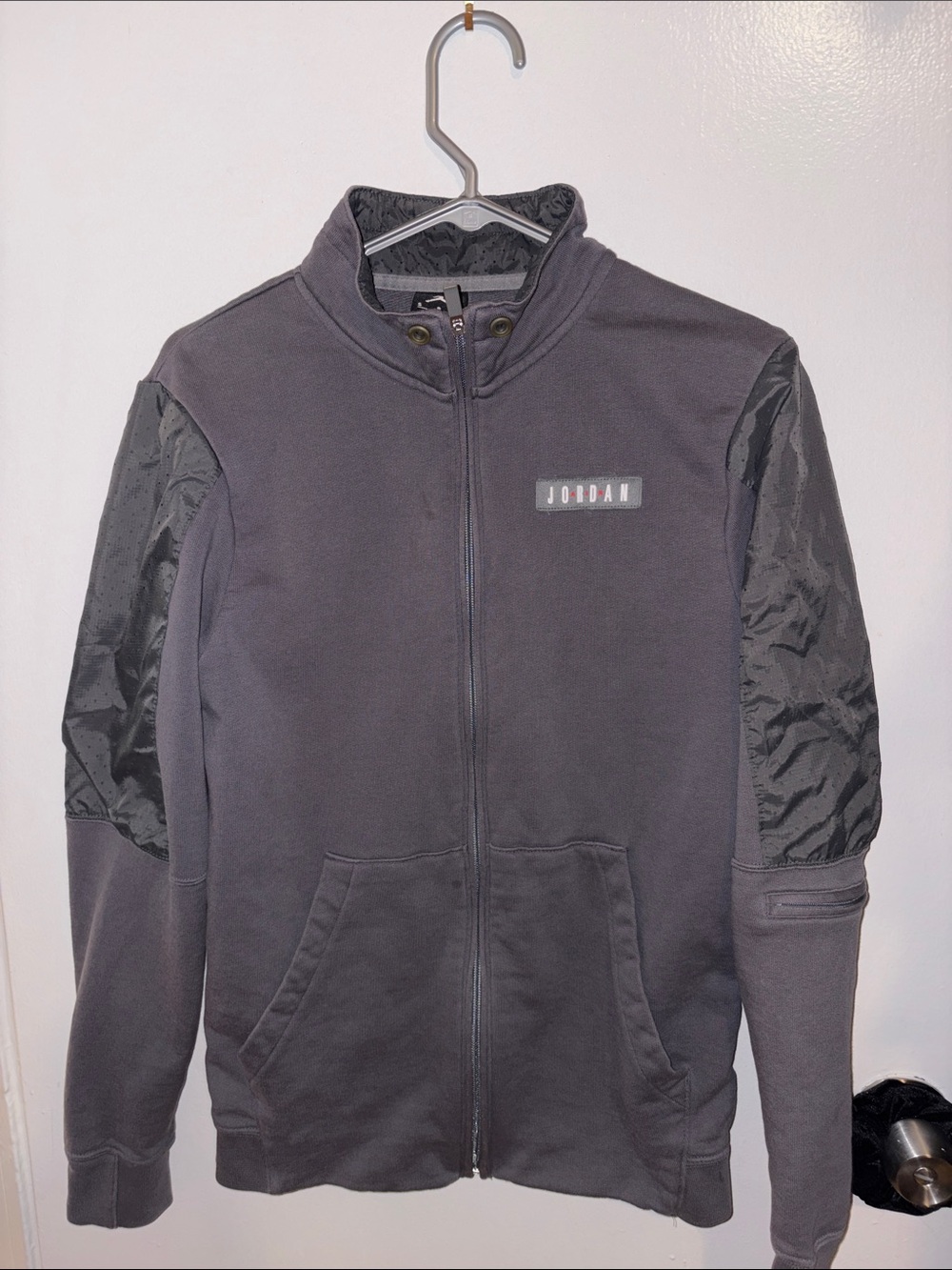 Jordan Men’s Black Quilted-Sleeve Full Zip Sweatshirt